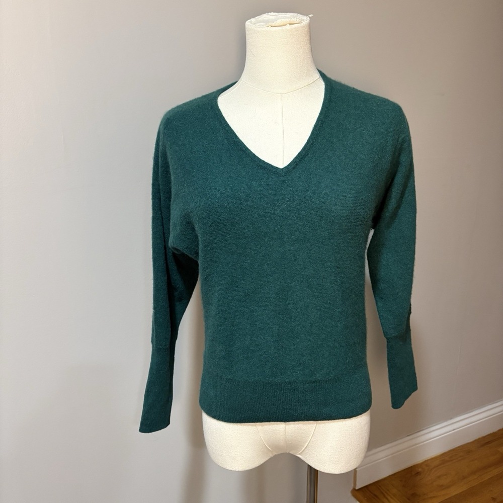 Tahari 100% 2 Ply Cashmere V-neck Sweater Sz S Classic Luxury Wide Sleeve